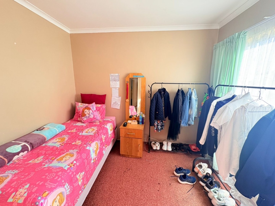 4 Bedroom Property for Sale in Sunnyridge Eastern Cape